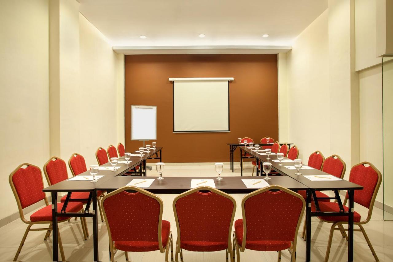Ibis Budget Semarang Tendean Экстерьер фото