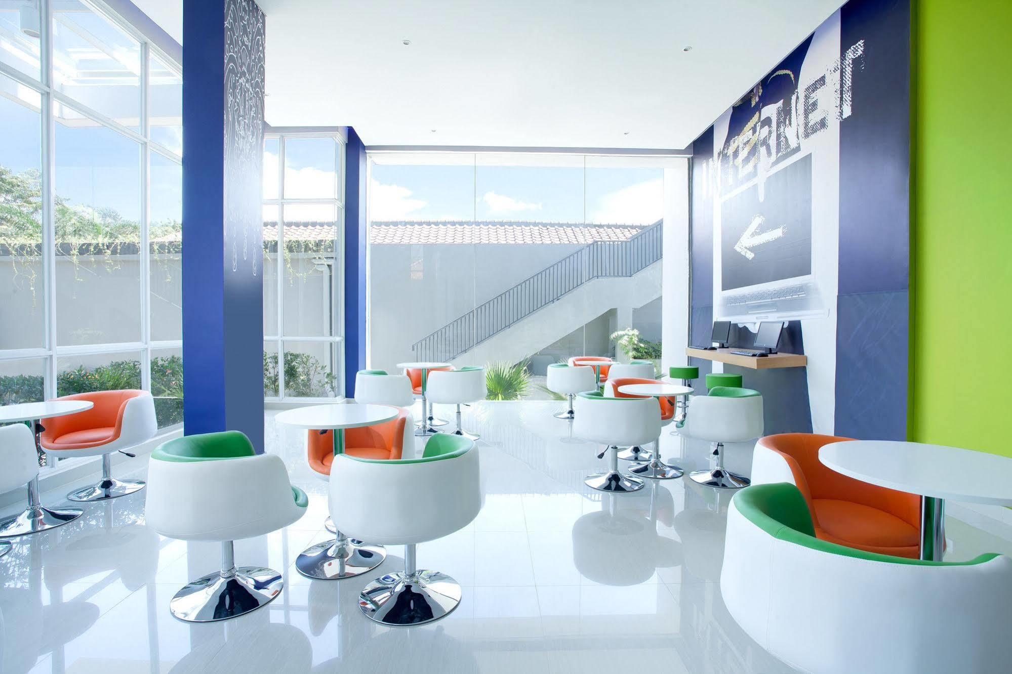Ibis Budget Semarang Tendean Экстерьер фото