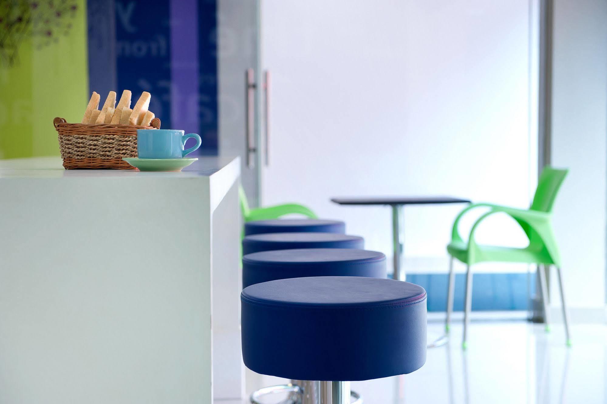 Ibis Budget Semarang Tendean Экстерьер фото