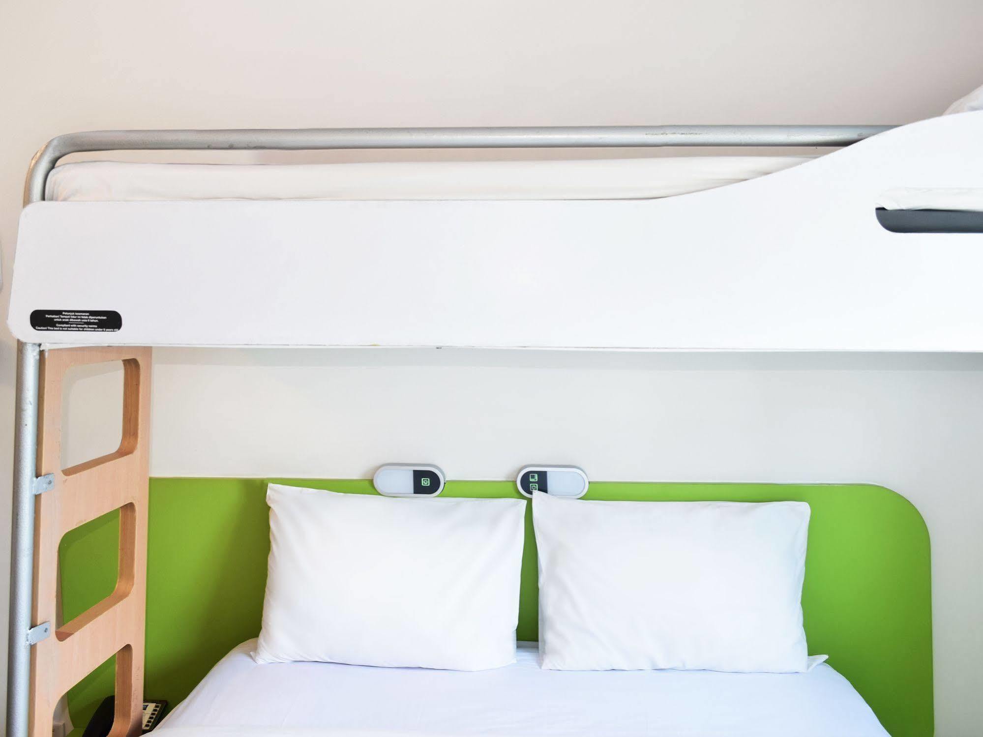 Ibis Budget Semarang Tendean Экстерьер фото