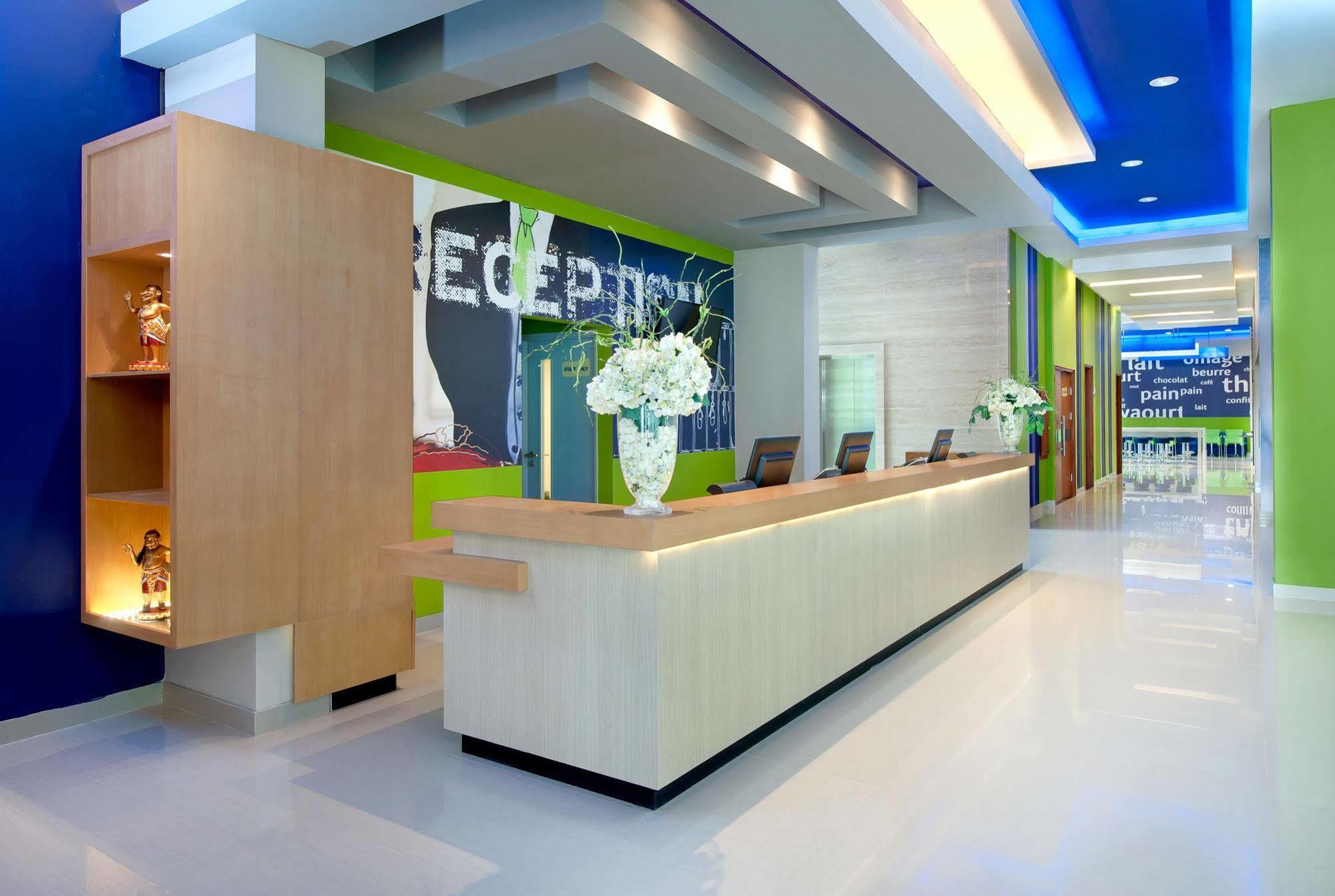 Ibis Budget Semarang Tendean Экстерьер фото