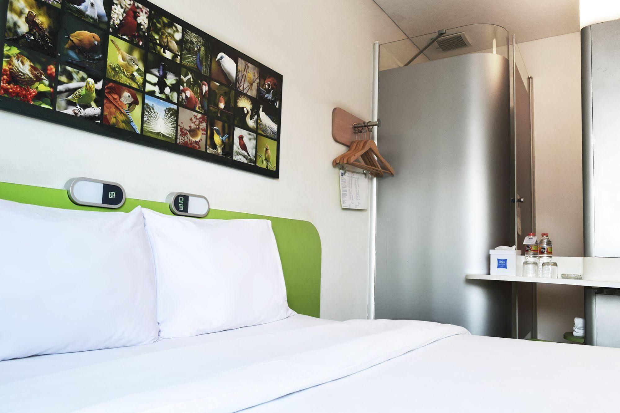 Ibis Budget Semarang Tendean Экстерьер фото