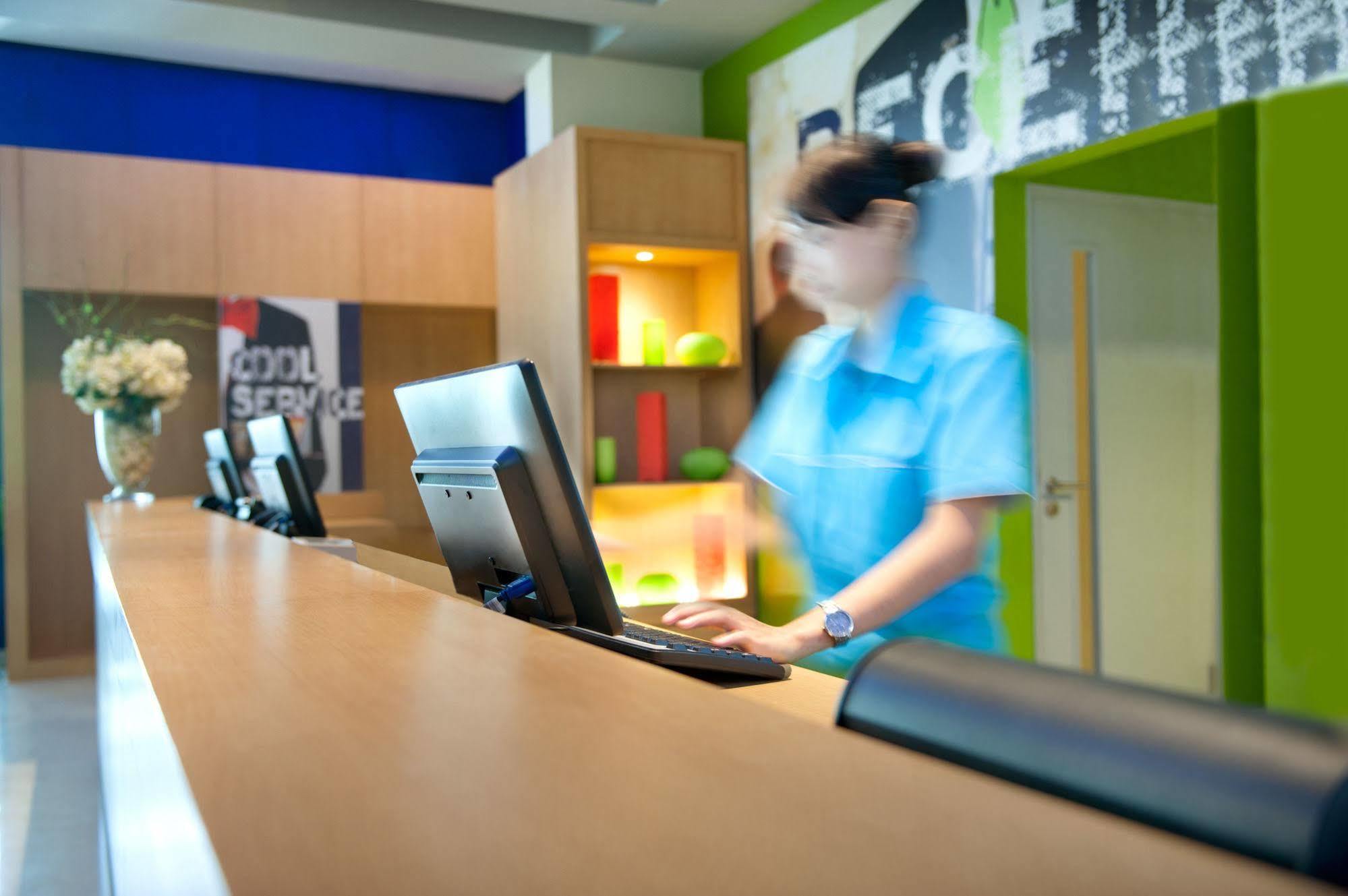 Ibis Budget Semarang Tendean Экстерьер фото