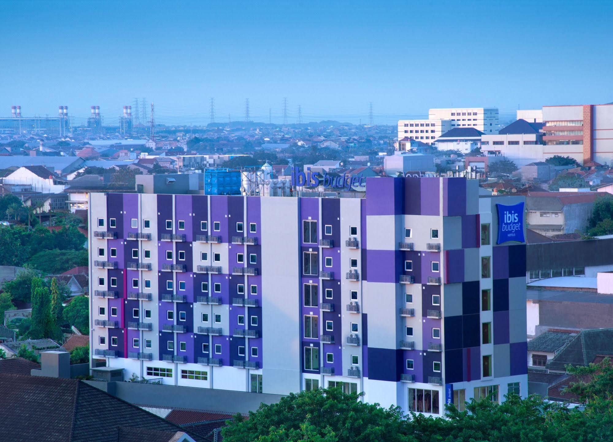Ibis Budget Semarang Tendean Экстерьер фото